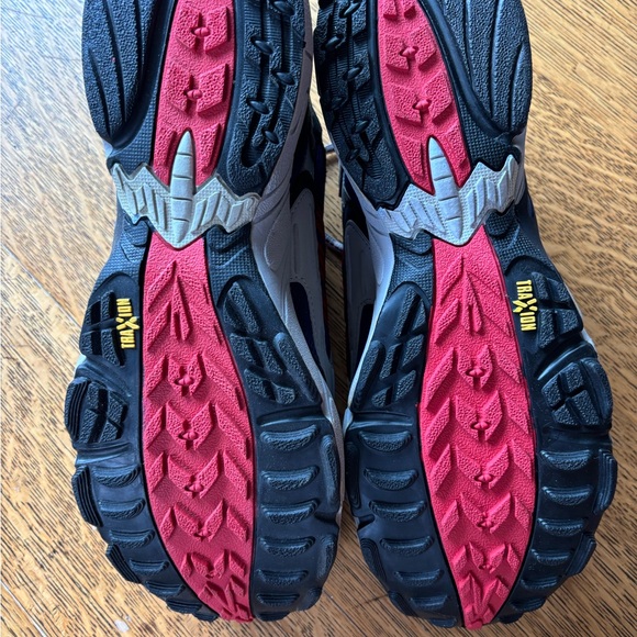 Men’s size 10.5 adidas Savage running shoes - Picture 4 of 5